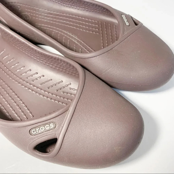 Crocs Taupe Slingback Ballet Flat Jewel Accent Women’s Size 6 Spring Rubber Shoe - Picture 4 of 7